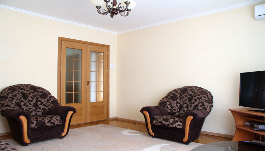 Rent4RoomsApartmentInCentralPartOfChisinau1.jpg