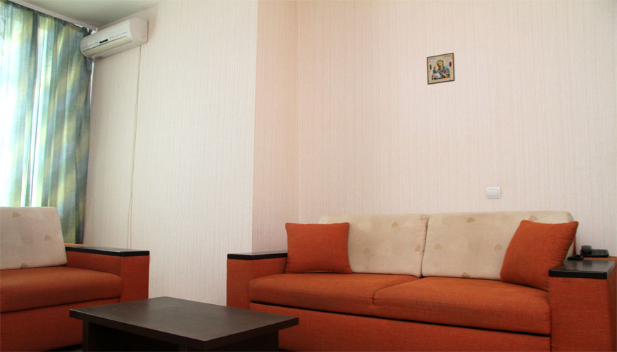 2RoomsForRentInChisinauAlongStefanCelMare4.jpg